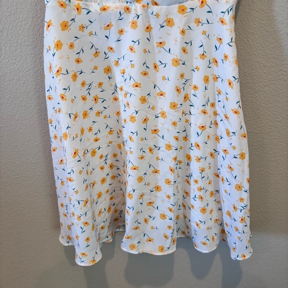NWT Lulus Strike a Posie White Floral Print Backless Skater Dress, Small - Picture 6 of 12